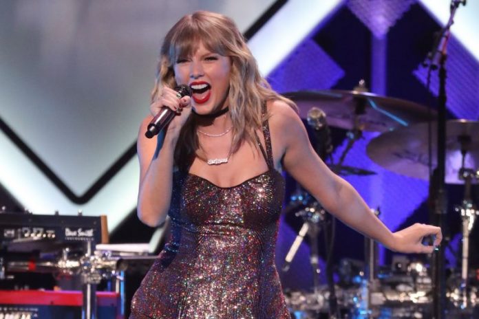 Taylor Swift rings in her 30th birthday party with Jingle Bell concert and cake decorated with cats