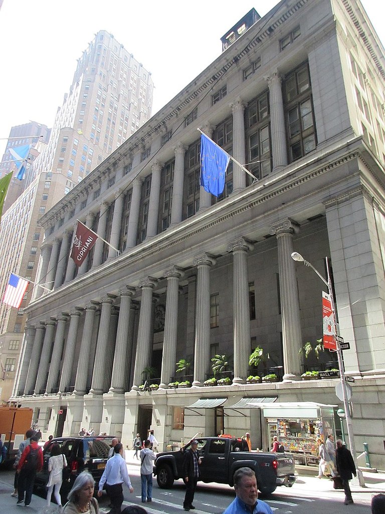 Wall Street, the symbol of wealth and power 8 Wall Street, the symbol of wealth and power 7